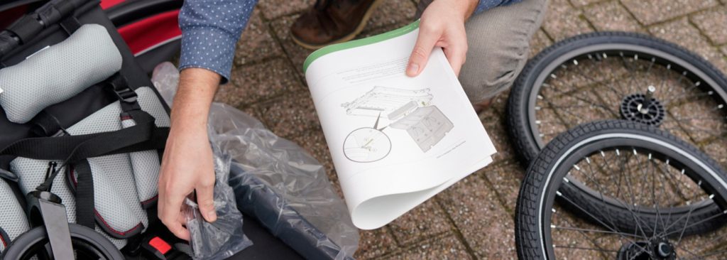 De handleiding als onderdeel van de customer journey: een gebruiker die een product installeert met behulp van de handleding.